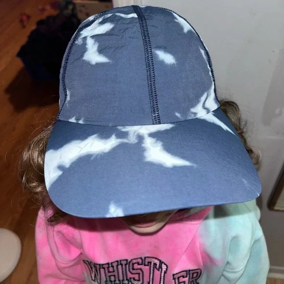 SOLD ๐ Lulu Baller Hat Soft
Indigo Ice Print Blue Multi Brand new without tags - Picture 5 of 9